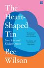 Der Text lautet: "The Heart-Shaped Tin: Love, Loss and Kitchen Objects. Bee Wilson." Es gibt blaue, rosafarbene und orange Formen.