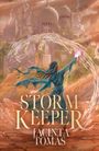 Text: "Storm Keeper. Jacinta Tomás." Eine gestalt in einem türkisfarbenen Gewand beschwört elementare Kräfte vor einem Palast.