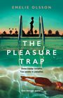 Buchtitel: "The Pleasure Trap" von Emelie Olsson. Silhouette am Pool, tauchende Person im Wasser, Palmen im Hintergrund.