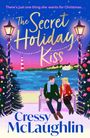 Text: "The Secret Holiday Kiss", "Cressy McLaughlin". Illustration: Ein Paar sitzt auf einer Bank am verschneiten Ufer.
