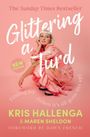 "The Sunday Times Bestseller. Glittering a Turd. New Edition. Kris Hallenga & Maren Sheldon. Frau in rosa Kleid auf rosa Hintergrund."