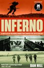 „INFERNO: 12 Battles of the World Wars“. Soldaten bei D-Day-Landung, Sonnenuntergang-Silhouette, sprintende Soldaten. Logo oben rechts.