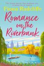 „Two lonely hearts. One medieval city. A whole lot of history.“ Fiona Radcliffe: „Romance on the Riverbank“. Malerische Flusslandschaft.