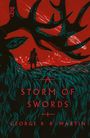 "A Storm of Swords" von George R.R. Martin. Roter Hintergrund mit einer Silhouette eines Ritters und einem großen Geweih.