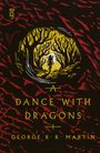 Titel: "A Dance with Dragons", Autor: George R.R. Martin. Silhouette vor gelbem Baumtunnel, rote Blätter darum.