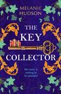 "Melanie Hudson: The Key Collector. Her story is waiting to be unlocked." 
Goldener Schlüssel mit Büchern auf violettem Hintergrund.