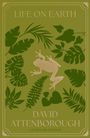 "Life on Earth", "David Attenborough", "Centenary Edition". Illustration von Blättern und einem Frosch in Grün- und Gelbtönen.