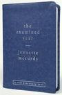 "The examined year" von Jennette McCurdy, "a self-discovery tool", auf einem blauen Lederhintergrund.