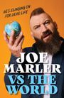 „He’s Clinging On for Dear Life“, „Joe Marler vs The World“. Ein Mann mit Bart hält einen Globus vor orangefarbenem Hintergrund.