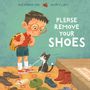 "Please Remove Your Shoes" steht auf einer Illustration. Ein Junge mit Rucksack schaut auf eine Katze, die seine Schnürsenkel zieht. Viele Schuhe liegen herum.