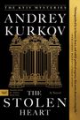 "THE KYIV MYSTERIES: ANDREY KURKOV, THE STOLEN HEART. A Novel. Übersetzt von Boris Dralyuk." Goldene Tor-Illustration auf schwarzem Hintergrund.