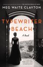 "TEXTE: 'Meg Waite Clayton', 'Typewriter Beach', 'A Novel'. Eine Frau im Abendkleid steht in einem offenen Tor mit Blick aufs Meer."