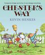 "Chester's Way" oben, "Kevin Henkes" darunter. Drei Mäuse tanzen fröhlich mit Musikinstrumenten und Besen im Garten.