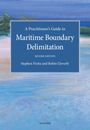 Blauer Buchumschlagtext: "Maritime Boundary Delimitation", mit Aquarell-Meereshintergrund. Autorennamen: Stephen Fietta, Robin Cleverly.