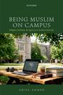 "BEING MUSLIM ON CAMPUS" auf einem Buchcover, zeigt einen Laptop und Bücher auf einem Holztisch vor einer universitären Kulisse.