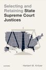 Text: "Selecting and Retaining State Supreme Court Justices." Ein Richterhammer über einer Karte der USA.