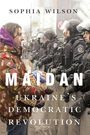 Titel: "Maidan: Ukraine's Democratic Revolution". Frau reicht Brot zu Polizisten in Uniform, Schnee fällt.