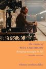 „The cinema of WES ANDERSON: bringing nostalgia to life. Second edition. Whitney Crothers Dilley.“ Person sitzt bei Kamera in Bahnsteigszenario.