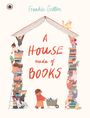 "A House Made of Books" in roter Schrift. Kinder stapeln Bücher zu einem Haus. Katzen und Kinder interagieren spielerisch.