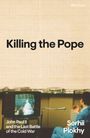 „Killing the Pope“, „John Paul II and the Last Battle of the Cold War“, „Serhii Plokhy“. Fernseher zeigt Papst.