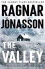 „THE SUNDAY TIMES BESTSELLER, RAGNAR JÓNASSON, THE VALLEY“. Verschneite Landschaft mit isoliertem Haus.