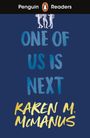"ONE OF US IS NEXT" steht in blauer Schrift, darunter "KAREN M. McMANUS" in gelber Schrift. Oben ein Pinguin-Logo.