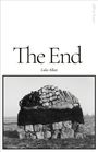 Texte: "The End", "Luke Allan". Eine Person liegt auf gestapelten Steinen, mit Büchern und anderen Objekten bedeckt.