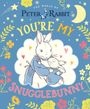„YOU'RE MY SNUGGLEBUNNY.“ Illustration: Zwei Kaninchen in blauer Kleidung umarmen sich, umgeben von Blumen und Sternen.