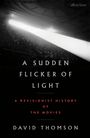 „A Sudden Flicker of Light“, „A Revisionist History of the Movies“, David Thomson. Kino mit Publikum unter Lichtstrahl.