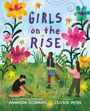 „GIRLS on the RISE“ in lila Schrift. Drei Mädchen in einem farbenfrohen Garten mit großen Blumen.