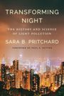 „TRANSFORMING NIGHT: THE HISTORY AND SCIENCE OF LIGHT POLLUTION“ von Sara B. Pritchard. Stadtansicht bei Nacht.