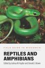 Text: "Field Guide to Wisconsin: Reptiles and Amphibians. Edited by Joshua M. Kapfer and Donald J. Brown." Eine grüne Schlange liegt auf Moos.