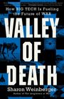 „VALLEY OF DEATH“ von Sharon Weinberger. Blau-schwarze Collage mit Technikbildern und Personen.