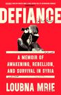 "Defiance", darunter eine Frau mit Kamera; Text: "A memoir of awakening, rebellion, and survival in Syria" von Loubna Mrie.
