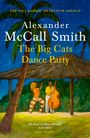 Oben großer Text: „Alexander McCall Smith“. Darunter „The Big Cats Dance Party“. Illustration: Zwei Musiker unter Palmen.