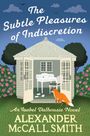 „The Subtle Pleasures of Indiscretion“ steht in geschwungener Schrift. Ein Fuchs vor einem Pavillon mit Schreibtisch und Blumen.