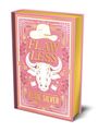 "FLAWLESS" und "ELSIE SILVER" in goldener Schrift. Cowboyhut, Stierkopf und florale Muster in einem stilisierten Design.