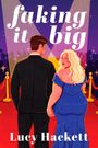 „faking it big“, „Lucy Hackett“; Illustration von einem Paar in Abendkleidung auf rotem Teppich.