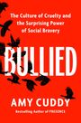 „The Culture of Cruelty“ und „BULLIED“ in Weiß auf Rot, mit schwarzen fliegenden Vögeln. Autor: Amy Cuddy.