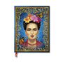 Eine Illustration einer Frau mit Blumen im Haar, umgeben von Schmetterlingen und goldenen Ornamenten auf blauem Hintergrund.