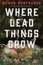 "Where Dead Things Grow" in großen Buchstaben. Dunkler Hintergrund mit Pflanzen und Blumen, einige sind pastellfarben.