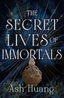 „THE SECRET LIVES OF IMMORTALS“ und „Ash Huang“. Blaues, dekoratives Hintergrundmuster mit goldenem Ornament.