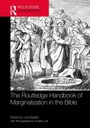 „The Routledge Handbook of Marginalization in the Bible“. Oben links Logo „Routledge Handbooks“. Darunter historische Szene.