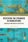 Titel: RECEIVING THE STRANGER IN SHAKESPEARE. Autor: Joan Fitzpatrick. Abstraktes blau-gelbes Muster.