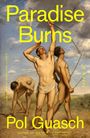 "Paradise Burns" von Pol Guasch, ein Roman. Drei junge Männer in Naturkulisse, einer spannt einen Bogen gen Himmel.