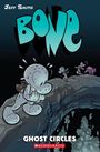 „Jeff Smith, BONE: Ghost Circles“. Eine Comicfigur sitzt ängstlich, gefolgt von anderen Figuren. Logo „Scholastic“.