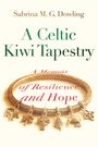 „Sabrina M. G. Dowling, A Celtic Kiwi Tapestry: A Memoir of Resilience and Hope.“ Ein Armreif mit Anhängern.