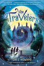 Buchtitel „The Travelers“ von Greg Howard. Drei Kinder und ein Hund rennen vor einem alten Haus mit magischer Atmosphäre.