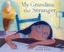 "My Grandma the Stranger" und "ANGIE KANG". Ein Kind zeichnet, im Hintergrund liest eine ältere Frau ein Buch.