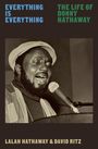 Text: "Everything is Everything", "The Life of Donny Hathaway", "Lalah Hathaway & David Ritz". Schwarz-Weiß-Foto eines singenden Mannes.